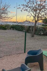 Superbe, face aux bateaux - 2ch + jardin - marina