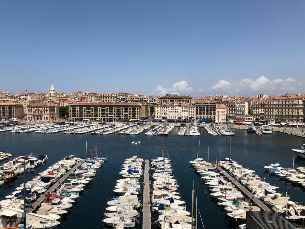 Appartement Superbe Loft vue Vieux Port en 1ère ligne 2 Rue Fortia 13001 Marseille