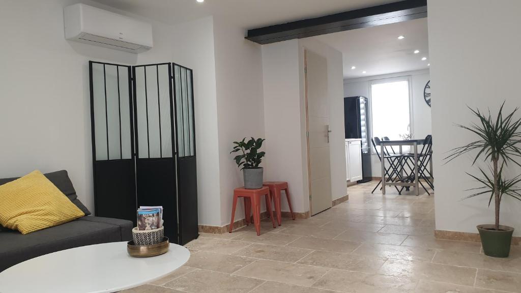 Appartement Superbe Maison 68m2 avec Cour -Hypercentre Avignon 12 Rue Sureau 84000 Avignon