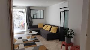 Superbe Maison 68m2 avec Cour -Hypercentre Avignon