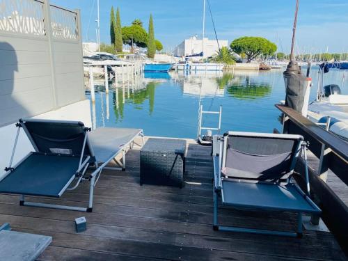 Superbe marina avec vue unique sur le plan d'eau