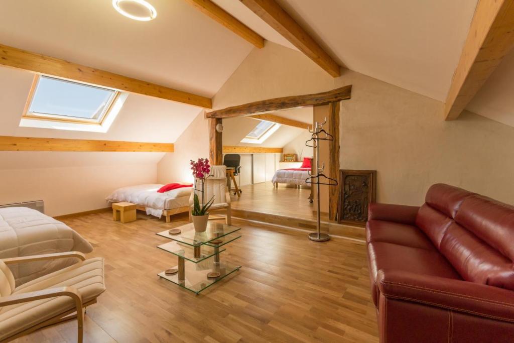 Superbe résidence privée, pking gratuit 2 chambres + salon