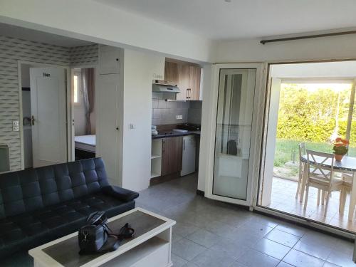 Superbe rez-de-jardin proche de la plage