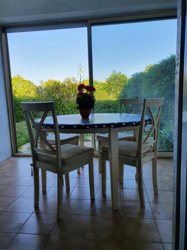 Superbe rez-de-jardin proche de la plage