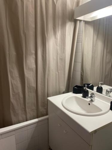 Superbe studio avec balcon en résidence calme