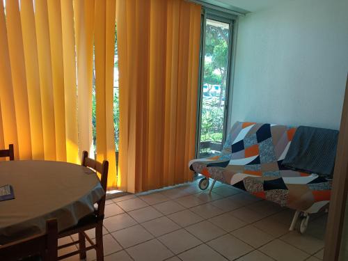 Superbe studio avec Loggia entre port et plage