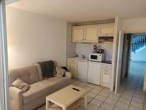 Superbe studio avec Loggia entre port et plage