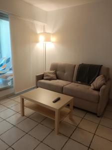Superbe studio avec Loggia entre port et plage