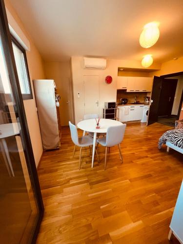 SUPERBE STUDIO AVEC PLACE DE PARKING