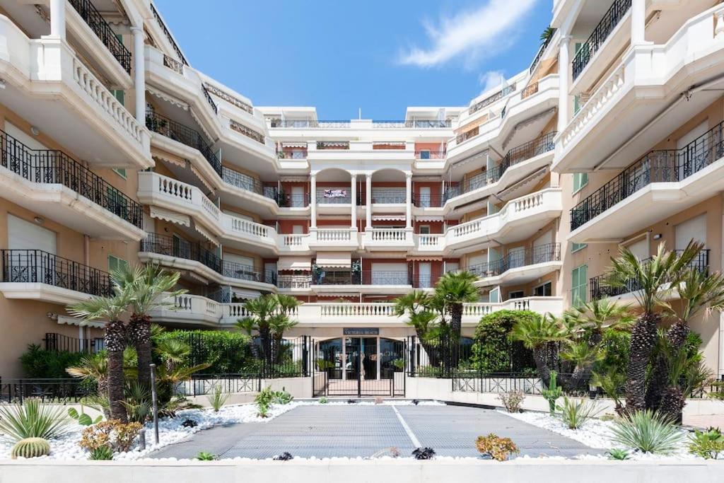 Appartement SUPERBE STUDIO AVEC TERRASSE EN FRONT DE MER 10 Avenue Félix Faure 06500 Menton