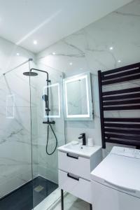 Superbe studio balcon Plage/ Prom. des Anglais 103