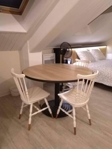 Appartement Superbe studio en résidence rue de courcelles 3e étage 58 Rue de Courcelles 39600 Arbois Franche-Comté