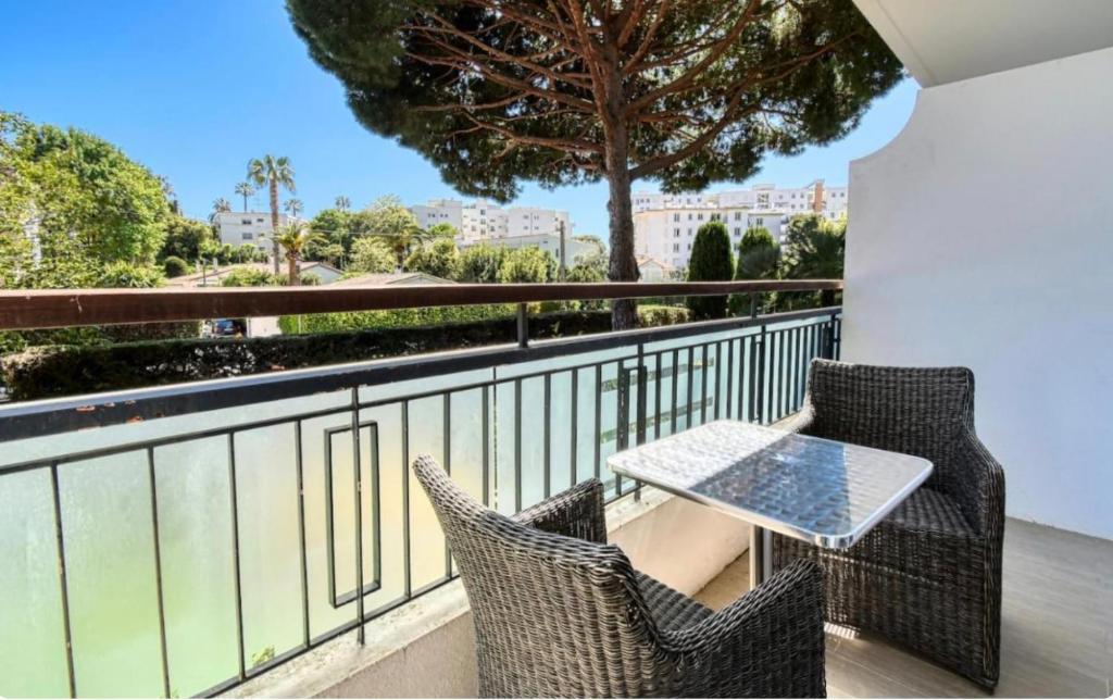 Superbe studio lumineux et spacieux sur Cannes, à quelques minutes de la célèbre rue d'Antibes ! 57 Avenue Isola Bella, 06400 Cannes