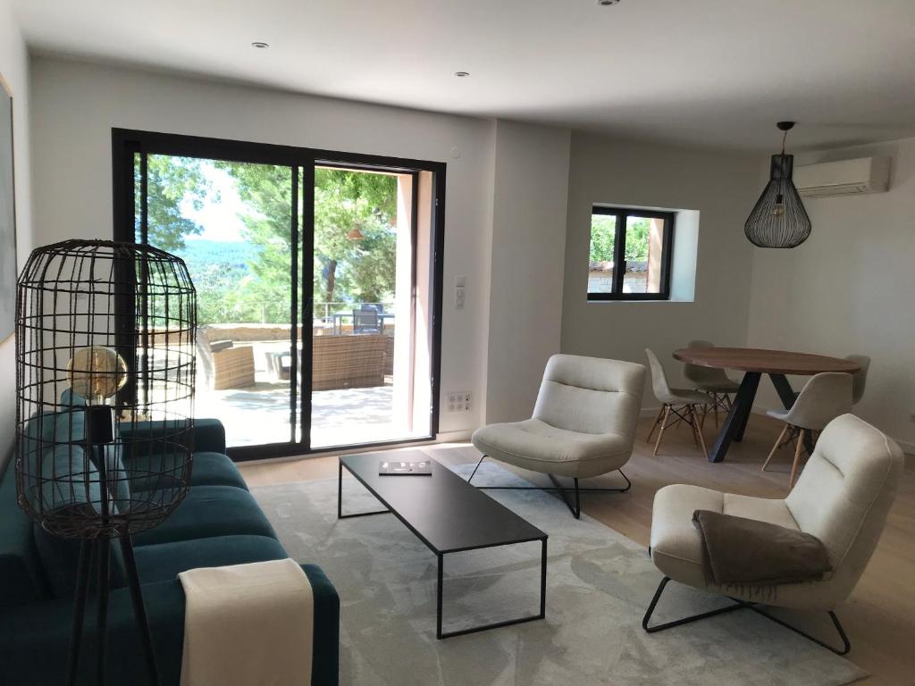 Superbe studio meublé cosy avec patio au calme Jean médecin
