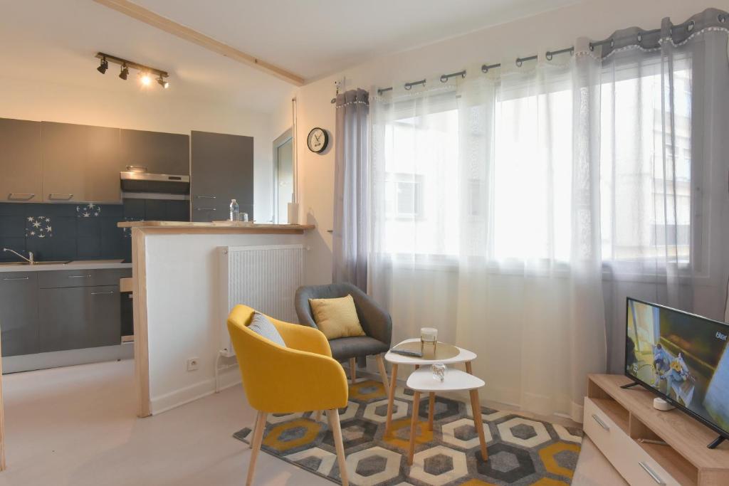 Appartement SUPERBE STUDIO PLEIN CENTRE AVEC PARKING PRIVE 35 Promenade des Tilleuls 19100 Brive-la-Gaillarde