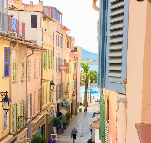 Superbe studio rue piétonne principale Sanary à côté du port