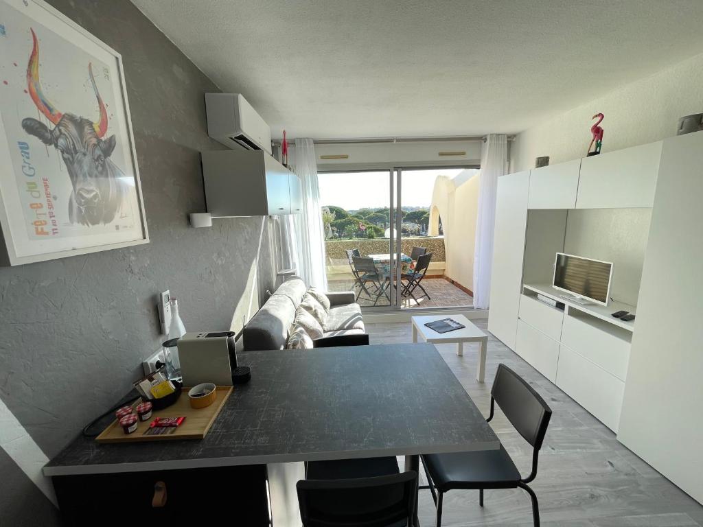 Appartement Superbe studio, terrasse, piscine, parking 14 Route des Marines 30240 Le Grau-du-Roi