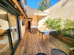 Superbe Suite à 300m du Tram - JACUZZI - SAUNA