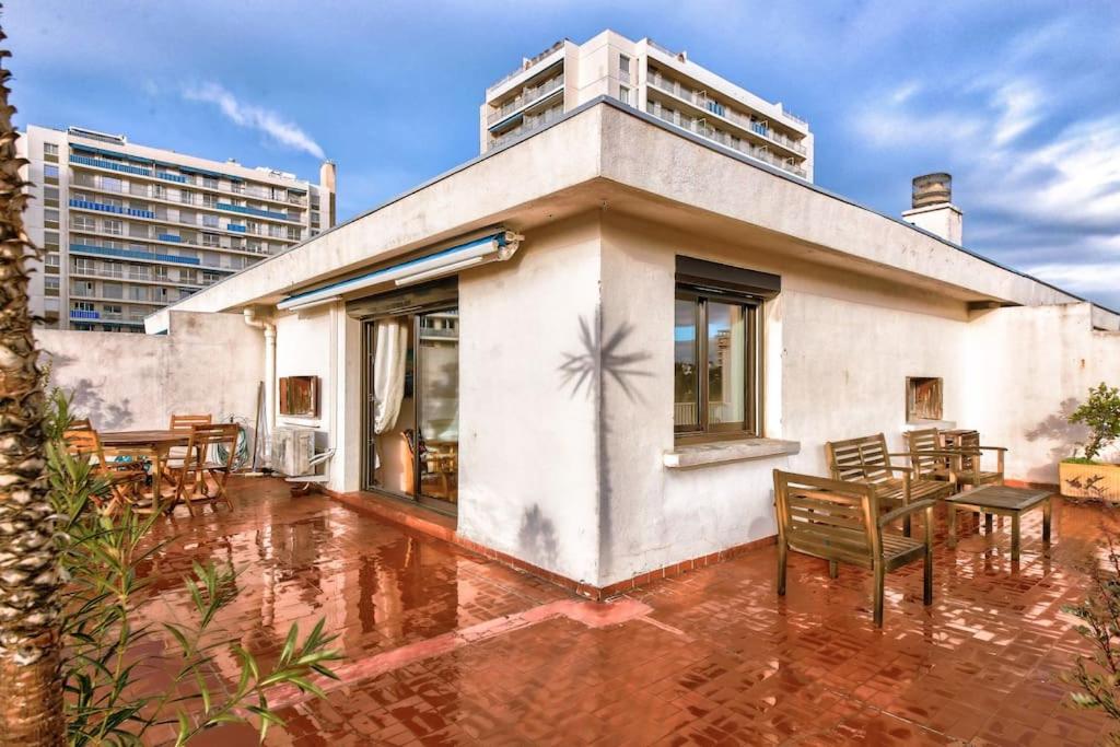 Appartement Superbe T1bis au dernier étage terrasse de 50m2 38 Allée des Pins 13009 Marseille