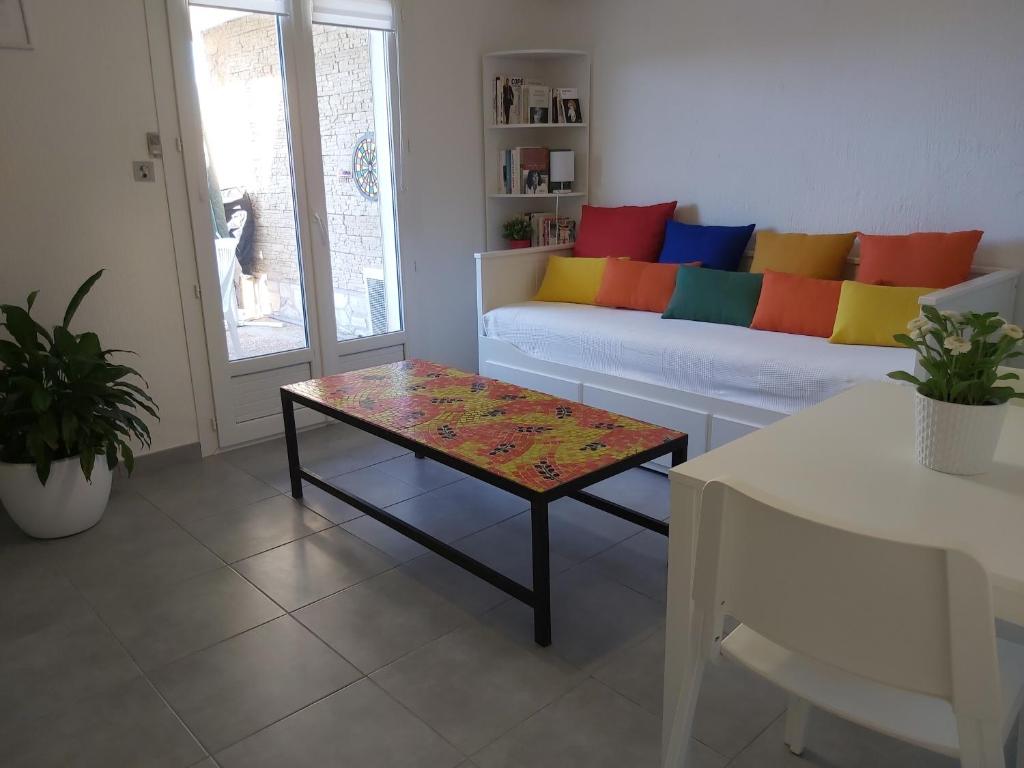 Appartement Superbe T2, 100 m à pied de la plage, Six Fours Cap Negre 234 Allee du Cap Nègre 83140 Six-Fours-les-Plages