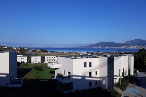 Superbe T2 climatisé, proche plage - belle vue mer