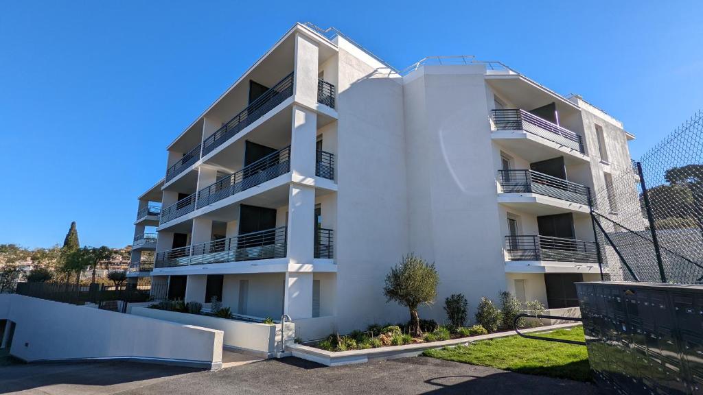 Appartement Superbe T2 en résidence avec piscine et parking Route de Vallauris 06220 Vallauris