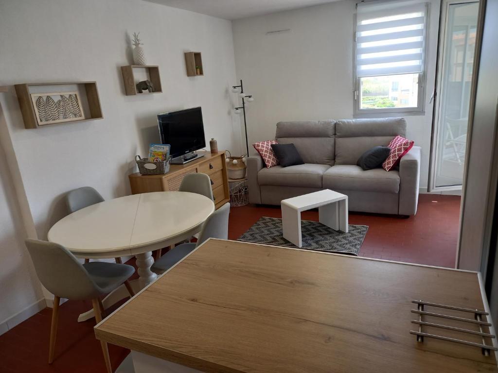 Appartement Superbe T2 rénové, parking, 200m plage et falaises Rue des Étrusques 34300 Le Cap d\'Agde