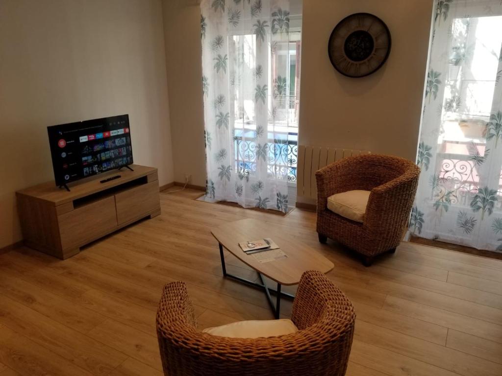 Appartement SUPERBE T3 AVEC PARKING ET TERRASSE en PLEIN CENTRE-VILLE Rue de la Grotte 39 65100 Lourdes