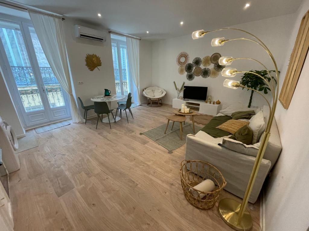 Appartement Superbe T3 en plein Centre Ville rénové avec goût! 10 Rue Casimir Péret 34500 Béziers