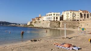 Superbement rénové studio duplex Vieil Antibes