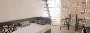 Superbement rénové studio duplex Vieil Antibes