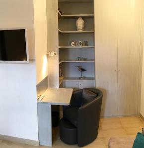 Suquet's Luxury Studio