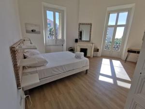 Sur la plage, 5 chambres, 3 salles de bain,