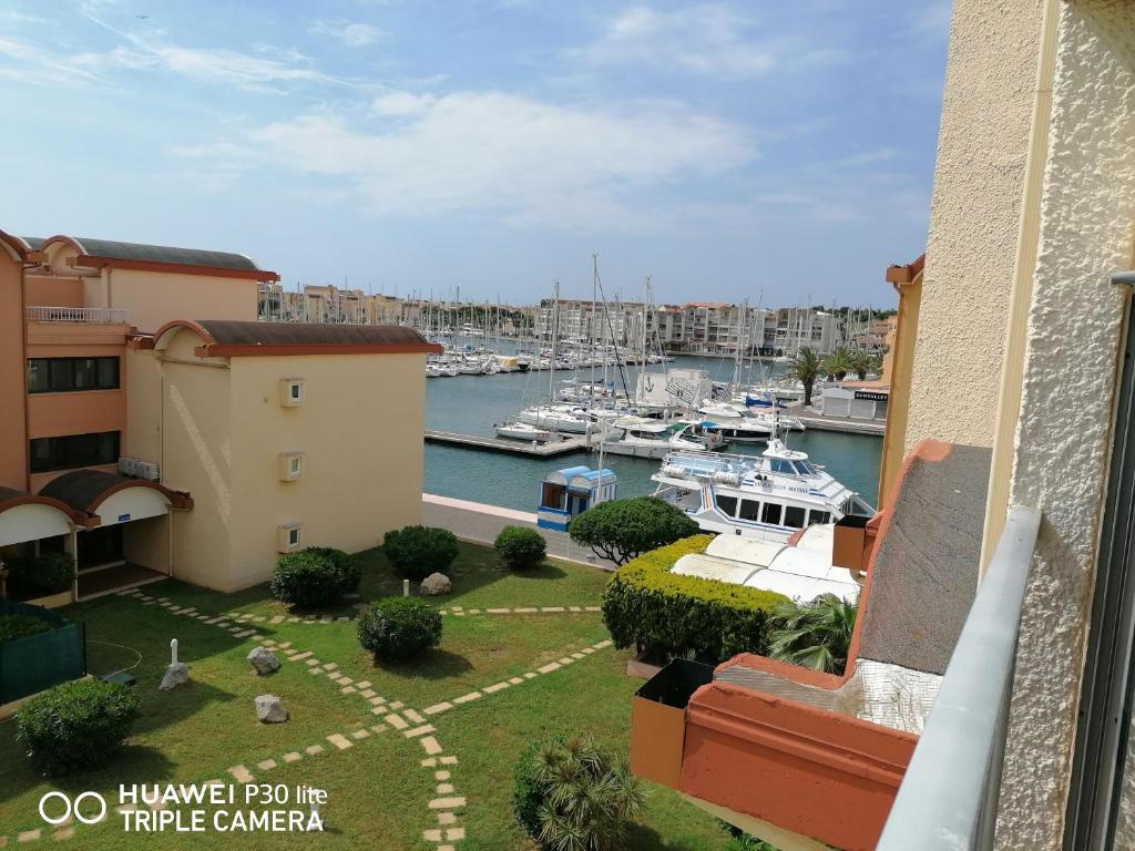 Sur le port, studio avec vue sur la marina résidence le Surcouf Résidence les Marines 1, passage Barberousse, 11430 Gruissan