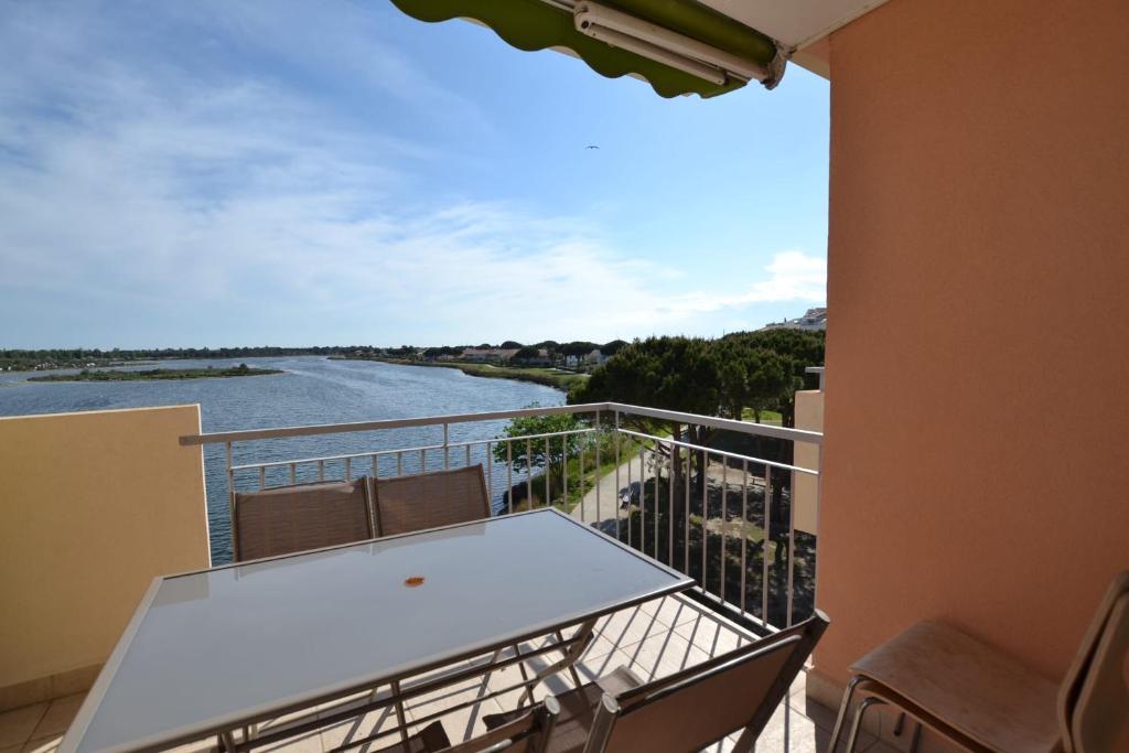 Appartement SUR LES RIVES du LAC 395 RUE DE LA MONTJOIE 30240 Le Grau-du-Roi