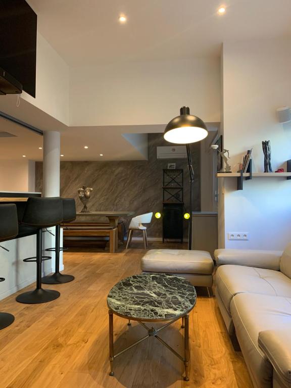 Surfin You Essaye APT 69 21 TER Avenue Edouard VII, 64200 Biarritz