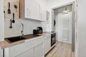 Sweet Central Tiny Apartment for 4 People