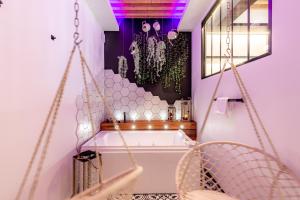 SWEET LEONE JACUZZI PLACE TERREAUX