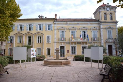 Sweet Provence - Host Provence