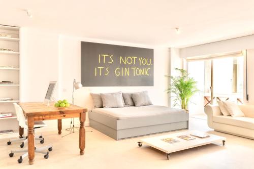 Swimming pool apartment with private parking