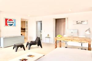 Swimming pool apartment with private parking