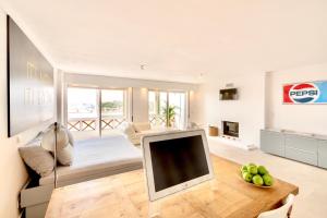 Swimming pool apartment with private parking