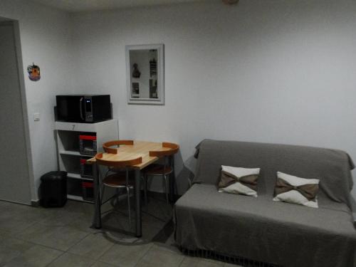 SYMPATHIQUE APPARTEMENT