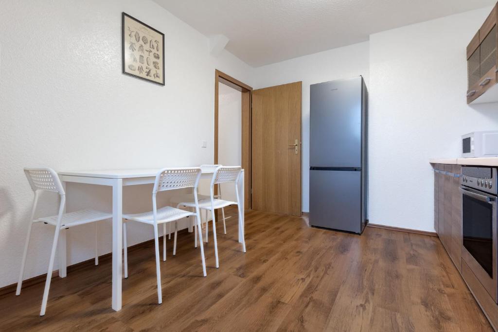 T&K Apartments - Duisburg - 2 Zimmer Apartment - Dachgeschoss 12 Am Kamannshof, 47139 Duisbourg