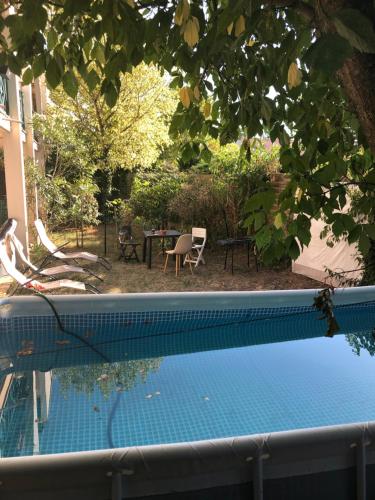 T1 avec jardin et piscine