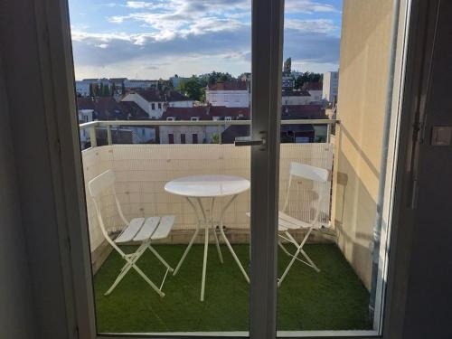 T1 bis lumineux avec balcon, proche centre
