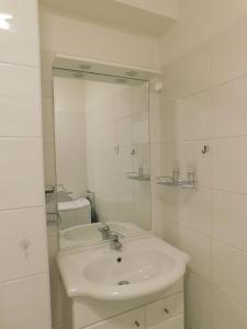T1 Central Park air conditioning pool private parking