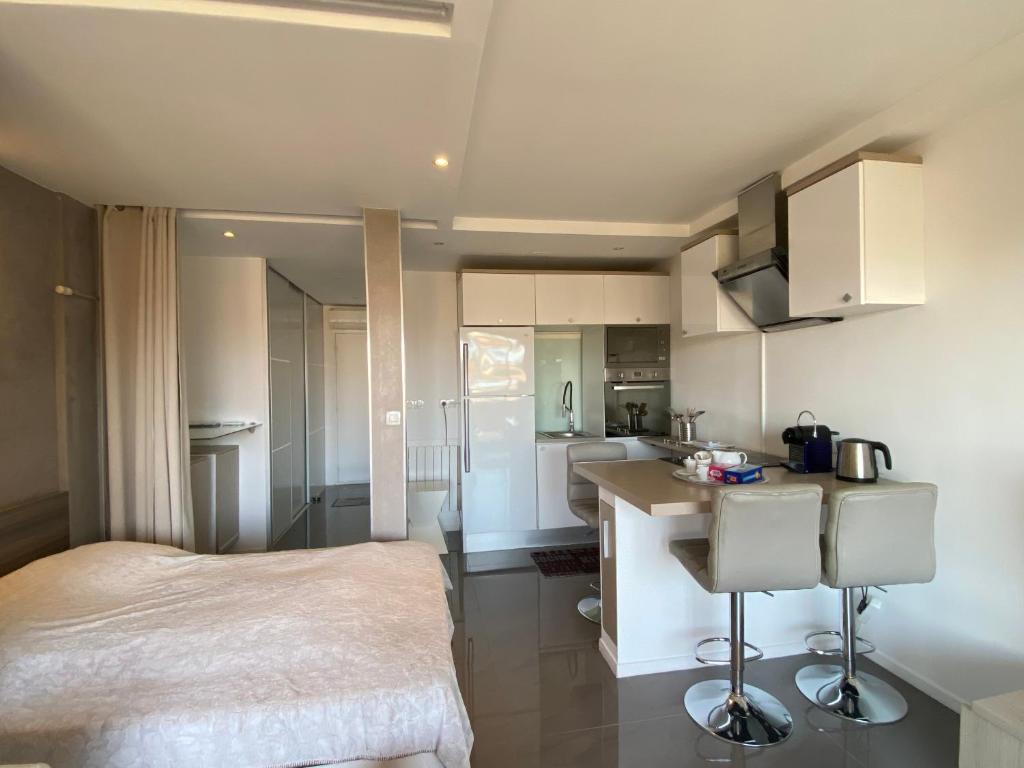 T1 Eden Golfe avec parking, piscine et climatisation Impasse Beau Soleil, 06220 Vallauris