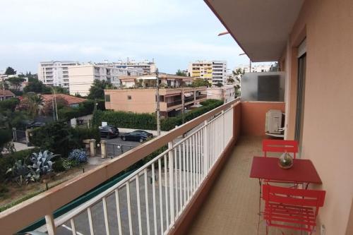 T1 Horizon Blue near the beach with air conditioning and parking