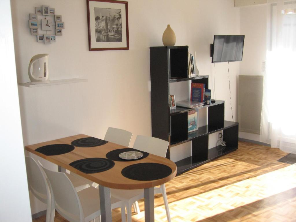 Appartement T2-300m plage-L'Estacade- St enogat à Dinard 63 rue de Saint-Enogat 35800 Dinard